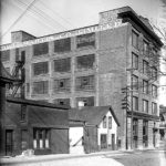 The Lowe-Martin building on Nepean Street shortly after its construction. The little house to the left was a Chinese laundry that operated here until well into the 1940s. (Library and Archives Canada)