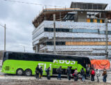 Inter-city public transport returns to LeBreton Flats! Since January, FlixBus has been offering regular service to Kingston, Toronto, and Windsor from its new “terminus” at 200 Commissioner, across from the Ādisōke construction site. Buses arrive at 5:15 a.m., with the last departure at 11:59 p.m. It’s a busy spot! (Ed McKenna/The BUZZ)